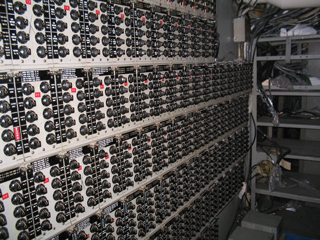 02_RadioRoom